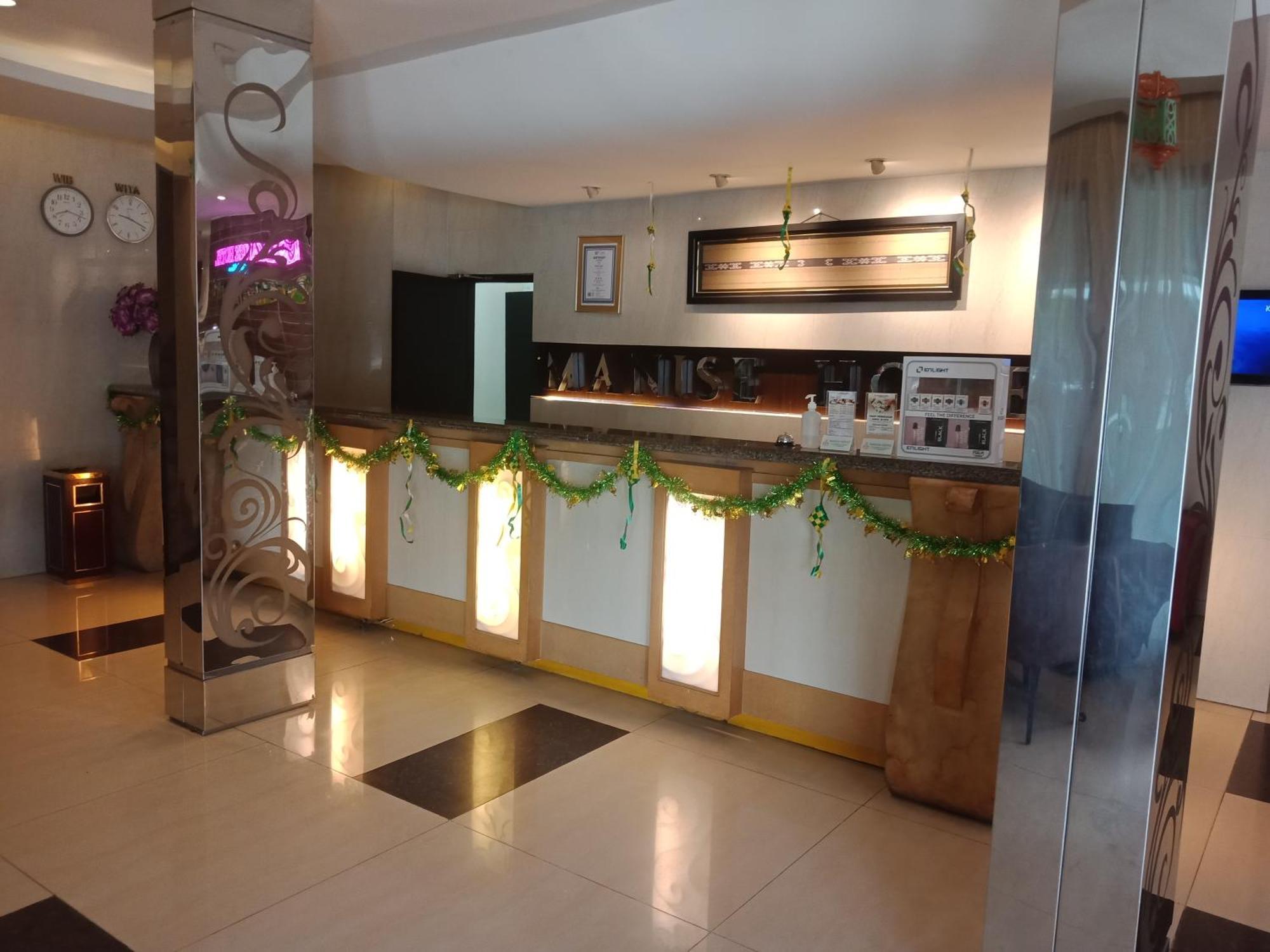 Manise Hotel Амбон Экстерьер фото