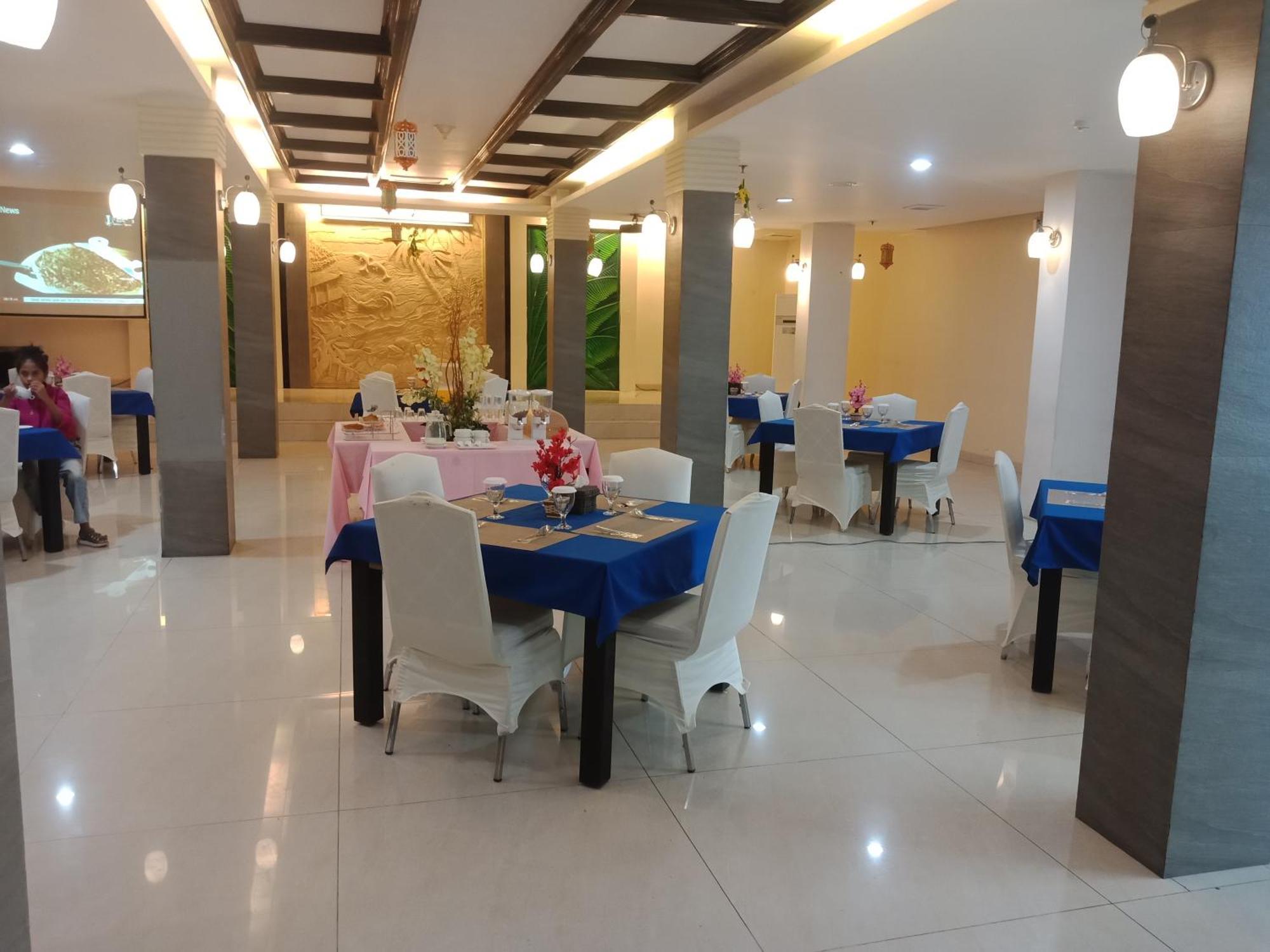 Manise Hotel Амбон Экстерьер фото
