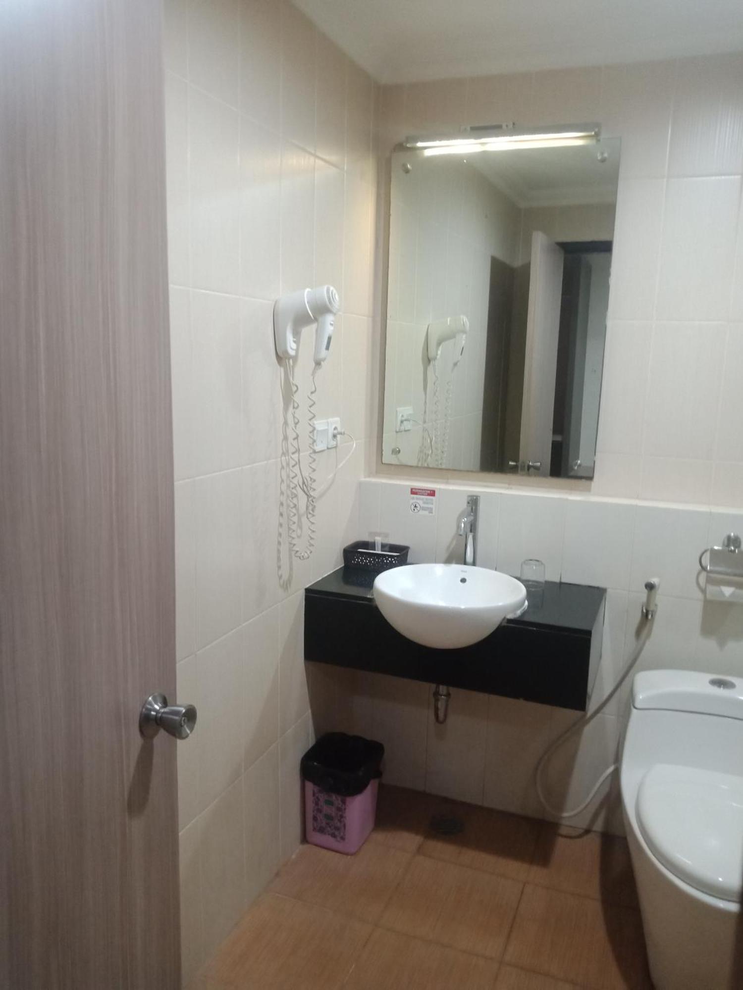 Manise Hotel Амбон Экстерьер фото