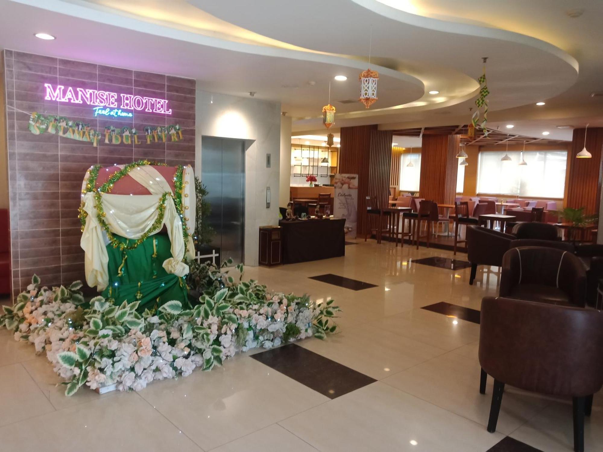 Manise Hotel Амбон Экстерьер фото