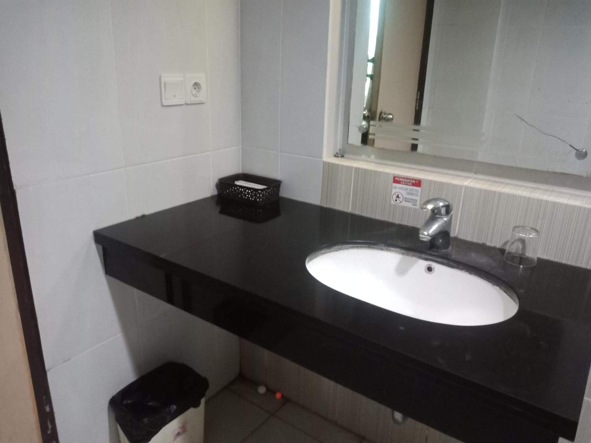 Manise Hotel Амбон Экстерьер фото