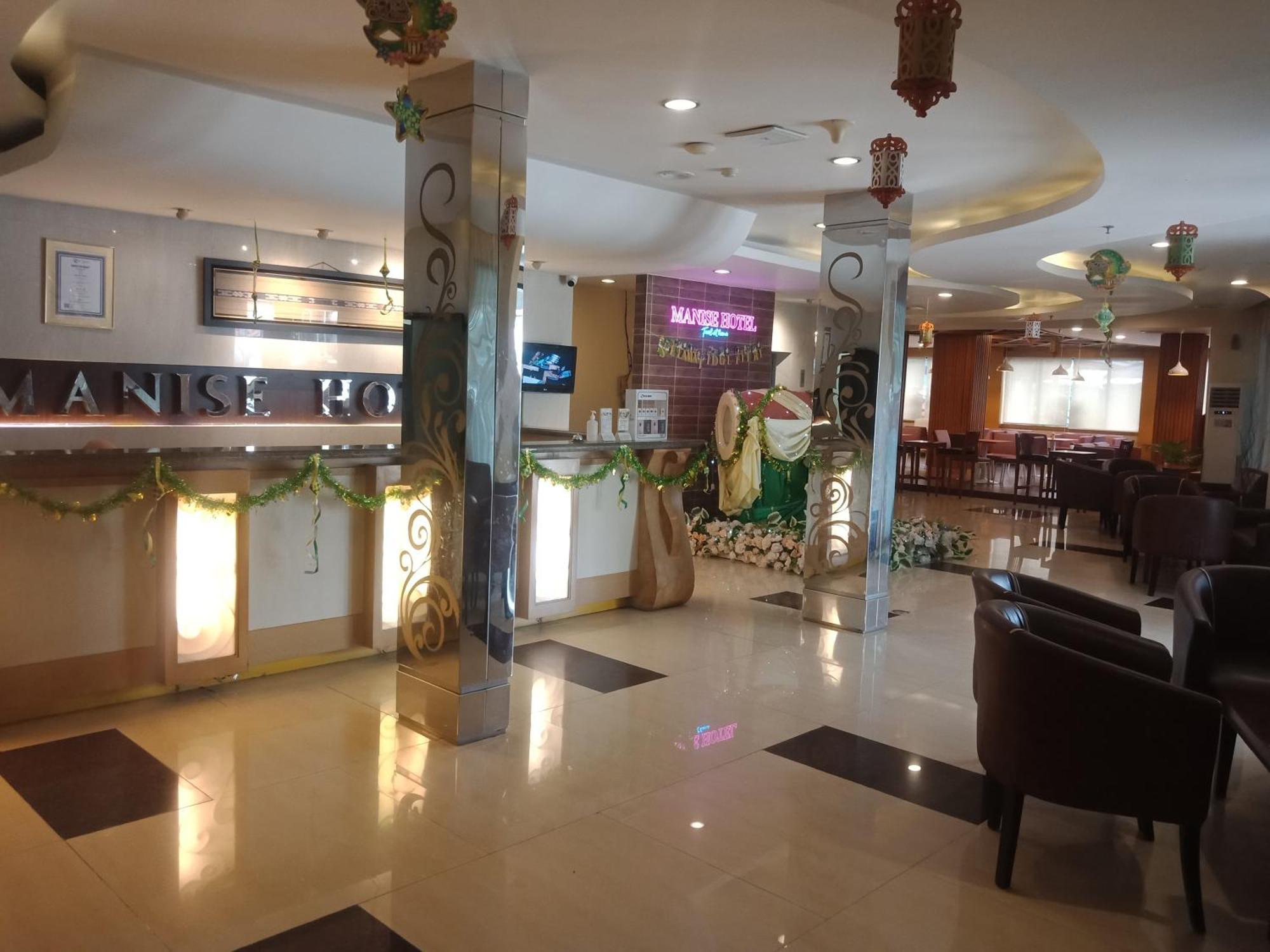 Manise Hotel Амбон Экстерьер фото