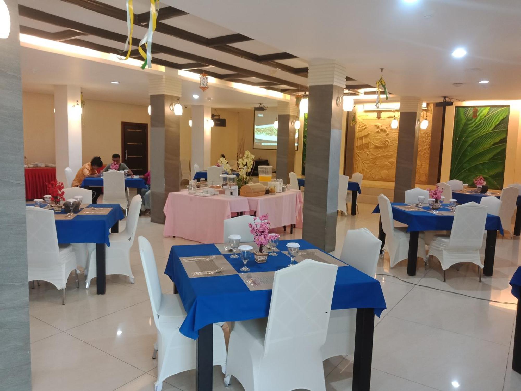 Manise Hotel Амбон Экстерьер фото