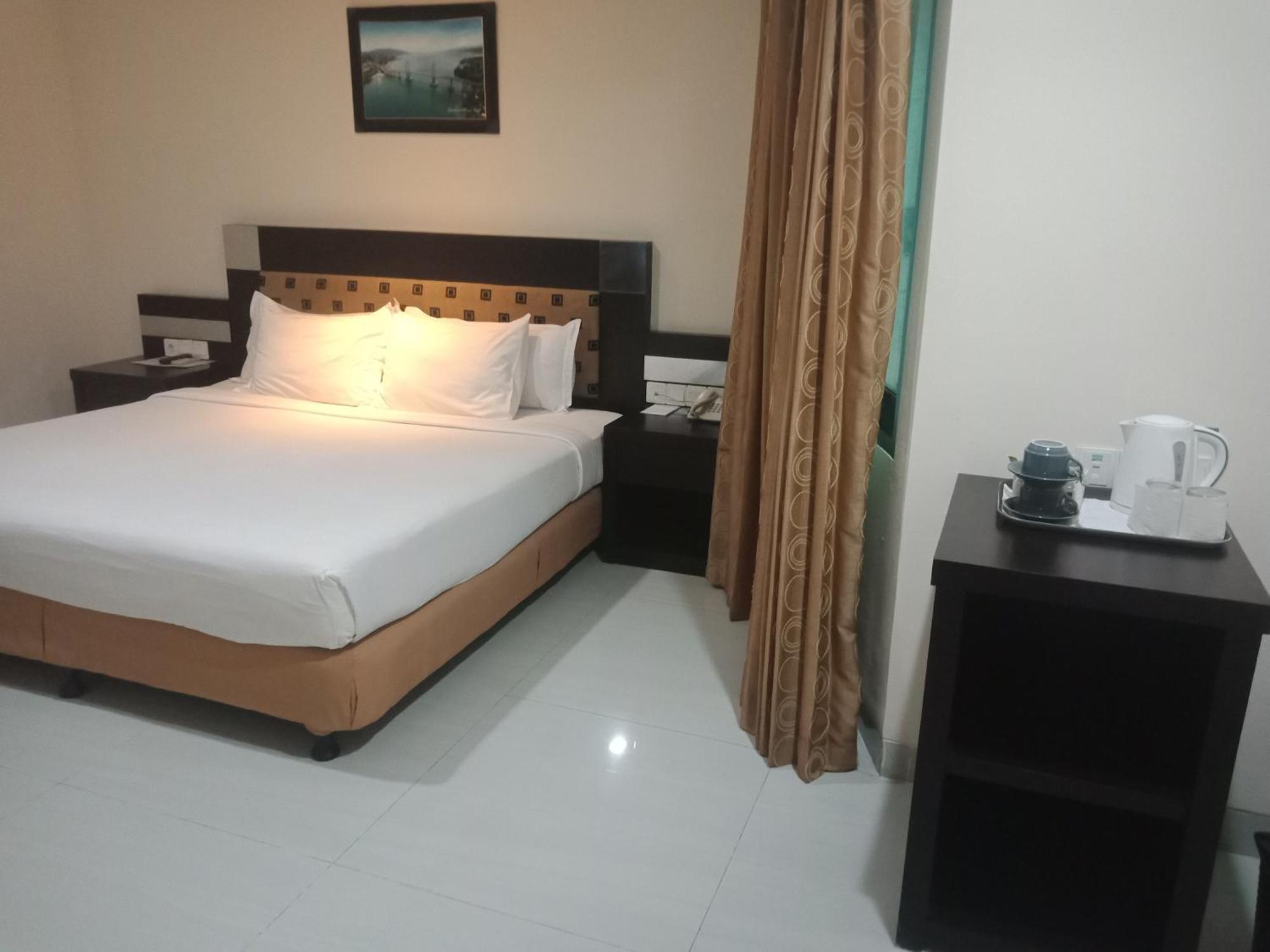 Manise Hotel Амбон Экстерьер фото