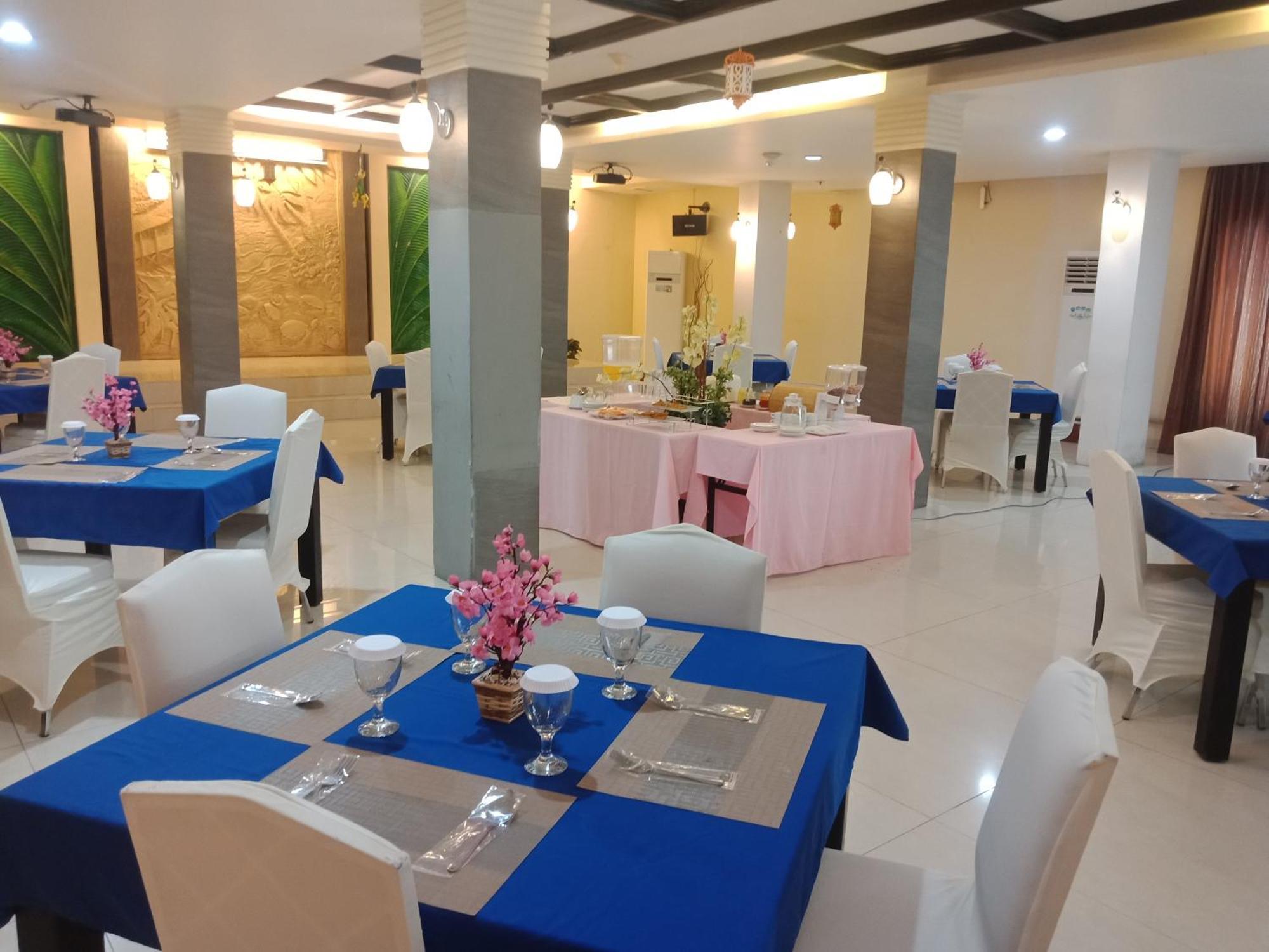 Manise Hotel Амбон Экстерьер фото