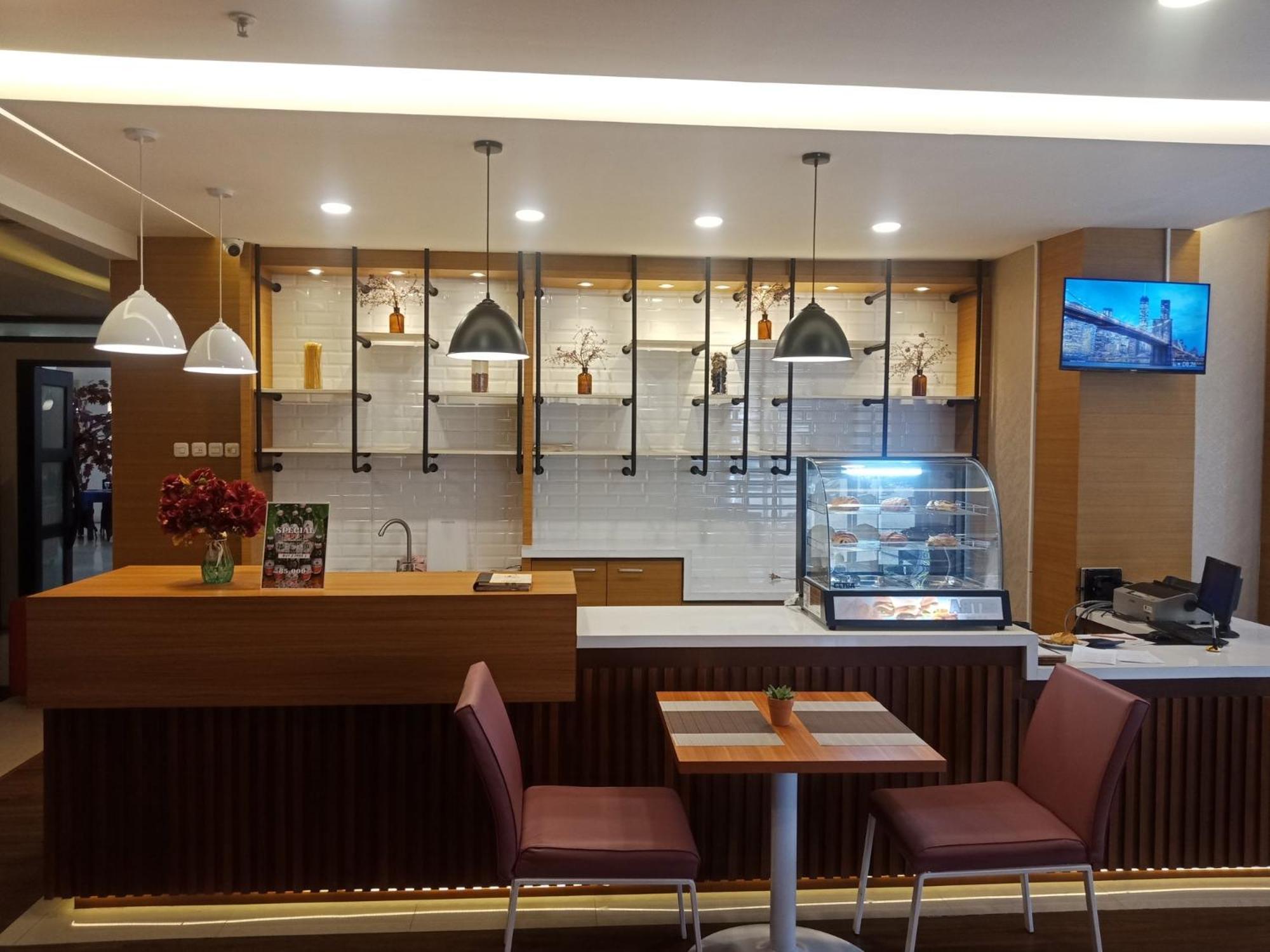 Manise Hotel Амбон Экстерьер фото