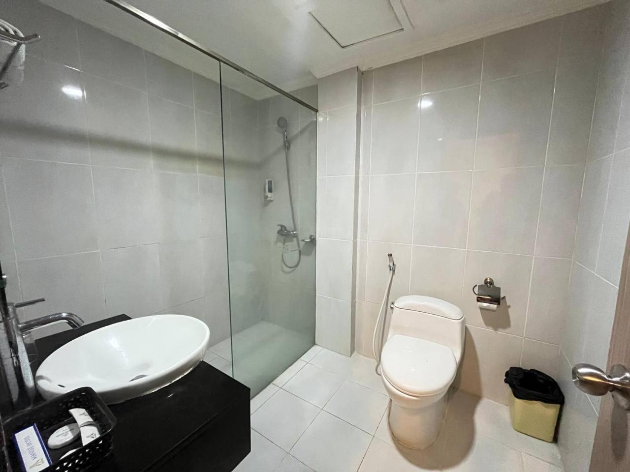 Manise Hotel Амбон Экстерьер фото