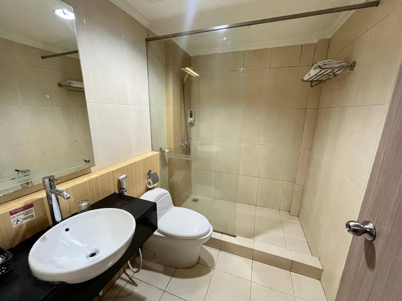 Manise Hotel Амбон Экстерьер фото